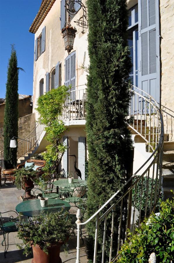 Le Petit Chateau Chateauneuf-de-Gadagne Exterior photo