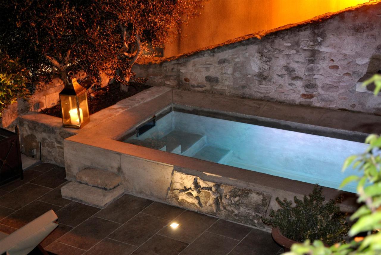 Le Petit Chateau Chateauneuf-de-Gadagne Exterior photo