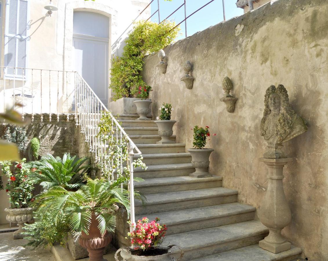 Le Petit Chateau Chateauneuf-de-Gadagne Exterior photo