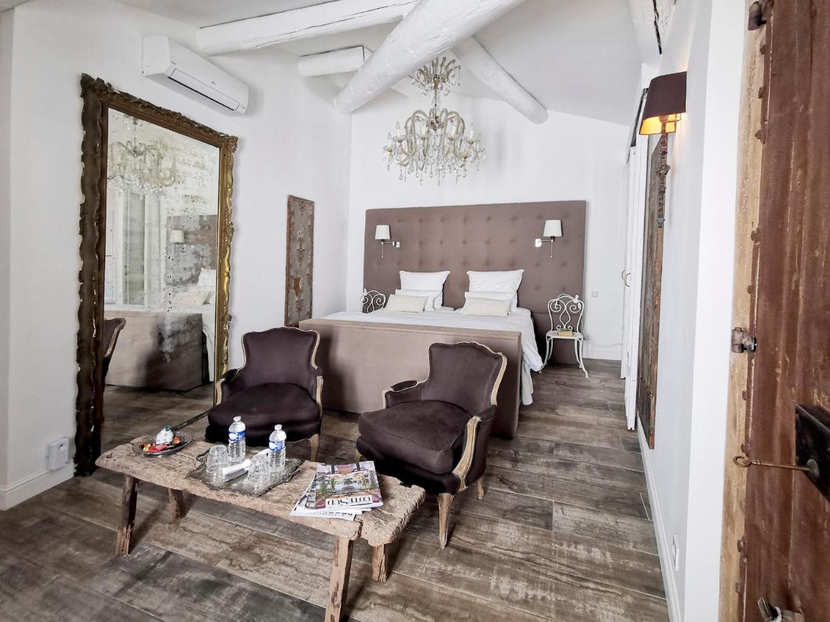 Le Petit Chateau Chateauneuf-de-Gadagne Exterior photo