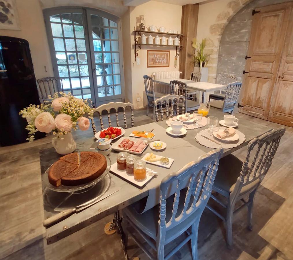 Le Petit Chateau Chateauneuf-de-Gadagne Exterior photo