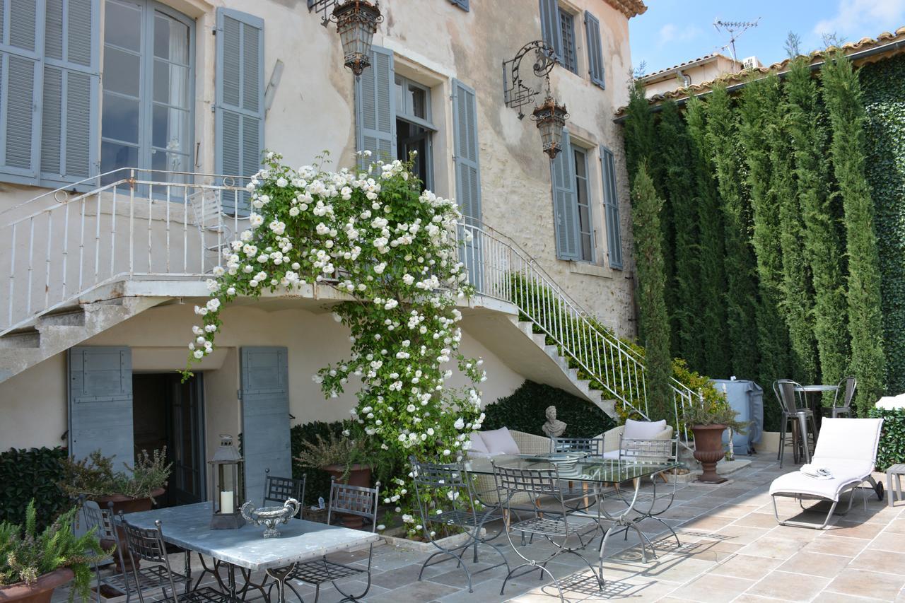 Le Petit Chateau Chateauneuf-de-Gadagne Exterior photo